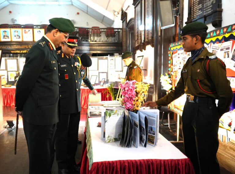 आर्मी ट्रेनिंग कमांड के जीओसी-इन-सी लेफ्टिनेंट जनरल देवेंद्र शर्मा का आरआईएमसी दौरा
